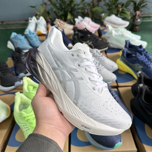 Asics Novablast 4 Real White Pure Silver